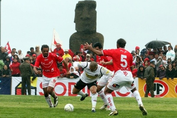 Colo Colo enfrentó a la selección de Rapa Nui en 2009. | Archivo