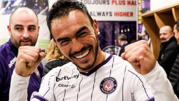 Gabriel Suazo está feliz en su nuevo club. | Twitter.