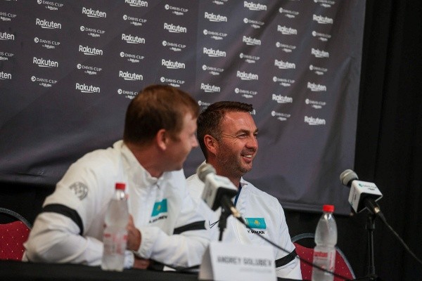 Andrey Golubev y Yuri Shchukin en la conferencia de prensa de Copa Davis. | Foto: Luis Sevilla / @revesfotográfico