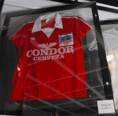 @Archivo | Camiseta usada por Carlos Caszely en 1981.
