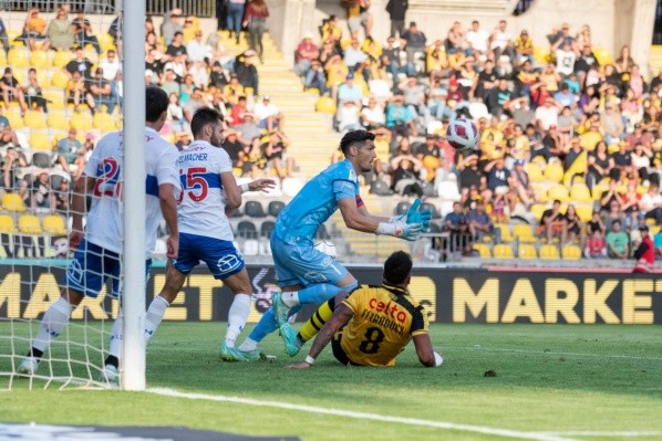Javier Parraguez jugó casi todo el partido en el triunfo de Coquimbo Unido ante la UC. (Agencia Uno).