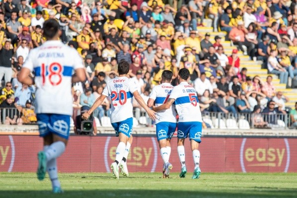 Isla le celebró el gol a los hinchas de Coquimbo y estos le respondieron con todo. | Foto: Agencia Uno