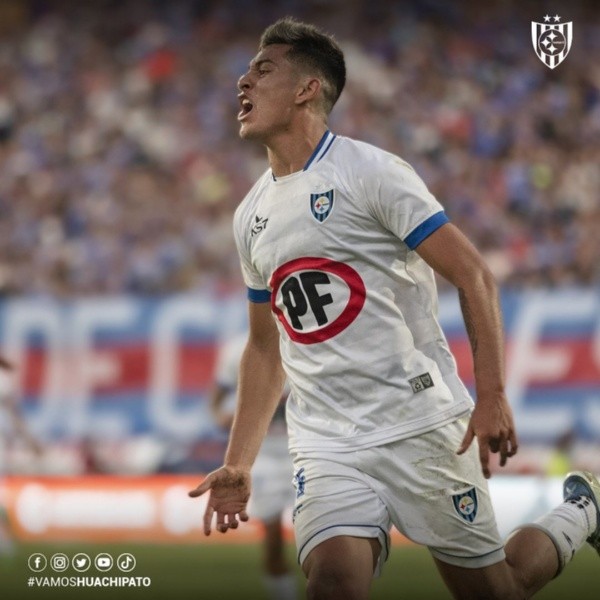 Maximiliano Rodríguez celebra el gol que le anotó a U. de Chile. (Agencia Uno).