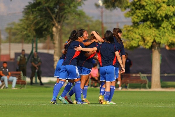 La selección chilena femenina se despidió del país con goleada 4-0 sobre Panamá. (La Roja)