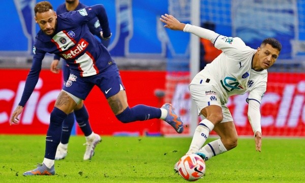 Alexis se reencontró con Neymar en este clásico francés ante el PSG. | Foto: Getty Images.