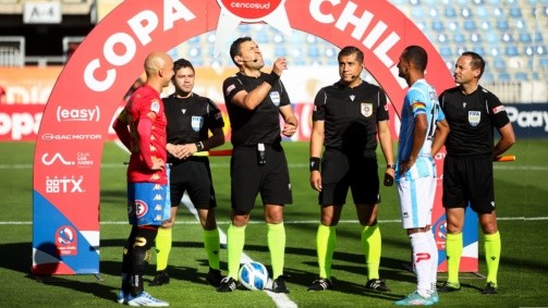 Roberto Tobar arbitró su último partido en la final de la Copa Chile entre Magallanes y Unión Española. Foto: Agencia Uno.