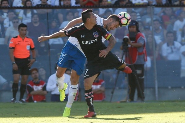German Lanaro enfrentó en varios clásicos a Esteban Paredes defendiendo a Universidad Católica. | Foto: Agencia UNO.