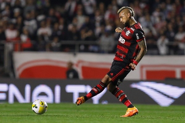 Arturo Vidal no lo pasa bien en el Flamengo. | Foto: Getty Images.