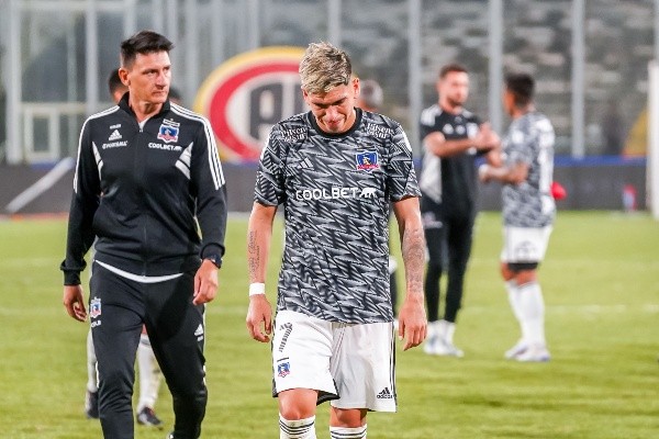 Así salió de la cancha Carlos Palacios tras haber sido expulsado. En los 46′ reemplazó a Jordhy Thompson y vio la roja una vez terminado el partido. (Guille Salazar/RedGol).