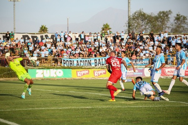 Magallanes también hizo de local en este torneo en el Estadio Municipal de La Pintana. | Foto: Agencia UNO.