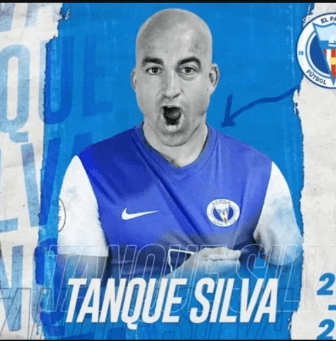 La presentación de Santiago Silva en el club número 21º de su carrera profesional. Foto: Twitter