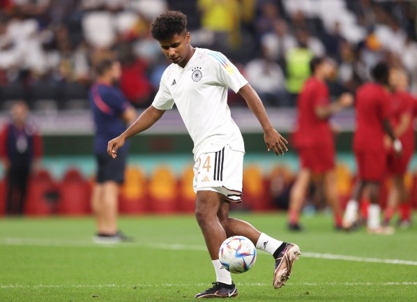 Karim Adeyemi con la selección de Alemania en el Mundial de Qatar 2022, donde no llegó a estrenarse. (Getty Images).