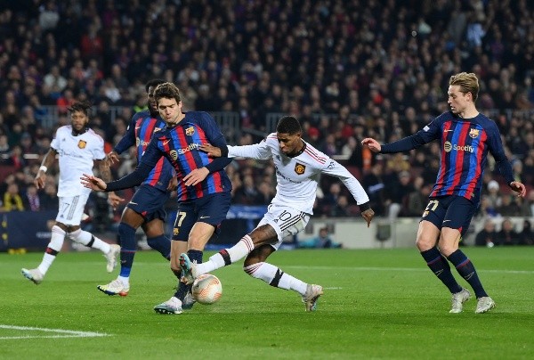 Rashford anotó uno y generó el otro gol del Manchester United para llevarse un empate desde el Camp Nou. Foto: Getty Images