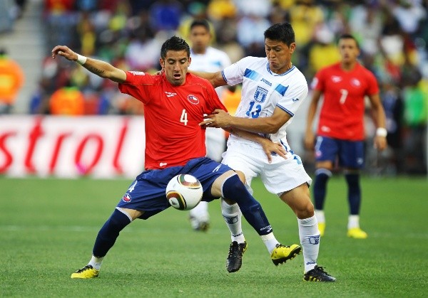 Mauricio Isla pudo jugar un mundial de la mano de Marcelo Bielsa. | Foto: Getty Images.