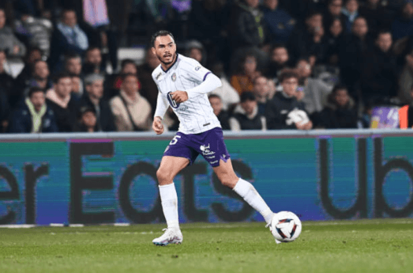 Gabriel Suazo se vio en buen nivel en la caída del Toulouse frente al Olympique de Marsella de Alexis Sánchez. (Getty Images 2023).
