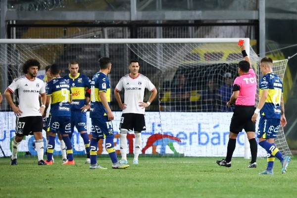 Felipe González acertó al expulsar a Maximiliano Falcón en el duelo que Colo Colo igualó ante Everton. (Agencia Uno).