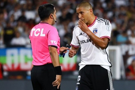 Felipe González fue criticado por Daniel Morón tras el término del partido entre Colo Colo y Everton. Foto: Agencia Uno.