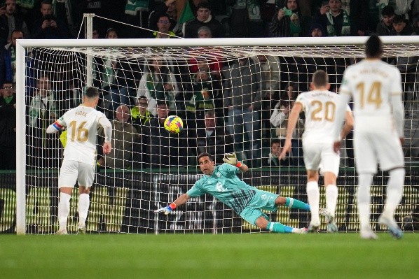 Claudio Bravo fue titular y tuvo un correcto partido, pese a los dos goles que recibió. Foto: Getty Images
