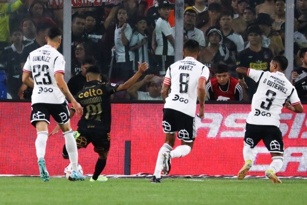 Dani Gutiérrez llegó tarde al cruce en el gol de Chandía, para el 1-0 de Coquimbo (Agencia Uno)