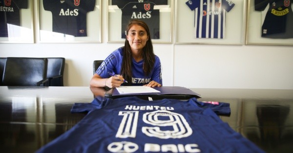 Huenteo es la 12º jugadora que renueva con la U este año. | Javiera Mera / Prensa U de Chile