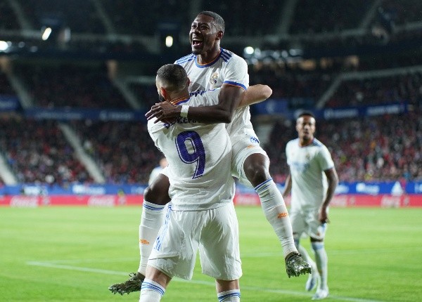 Karim Benzema y David Alaba celebran un gol del Real Madrid. (Getty Images).