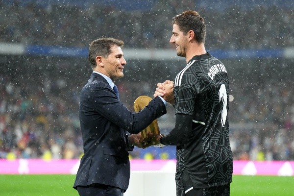 Casillas junto a Courtois, uno de los que competía por el premio The Best al mejor portero. | Foto: Getty