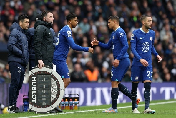 Thiago Silva fue reemplazado por el francés Wesley Fofana en la derrota del Chelsea frente al Tottenham. (Getty Images).
