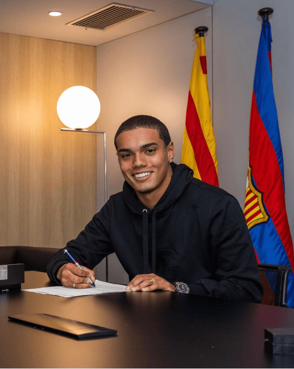 Joao Mendes de Assis Moreira firmó su contrato con el Barcelona.