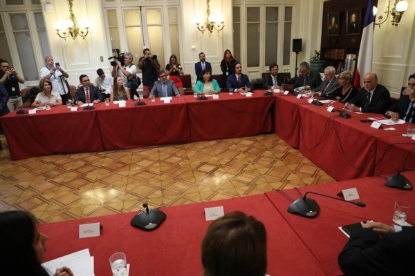 Las mesas directivas del Senado y la Cámara de Diputados se reúnen con los integrantes del Comité Técnico de Admisibilidad | Foto: Agencia Uno