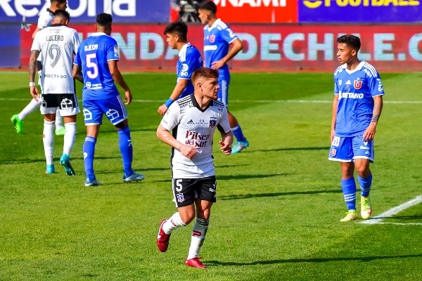 Leonardo Gil anotó un gol en el Superclásico que Colo Colo le ganó a la U en el Fiscal de Talca. (Guille Salazar/RedGol).