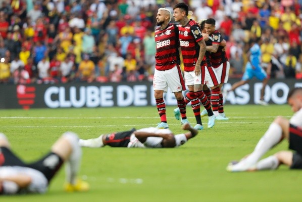 La última final de la Copa Libertadores se jugó en Guayaquil, Ecuador, y el Flamengo de Arturo Vidal y Erick Pulgar se llevó el gigantesco trofeo. | Foto: Flamengo