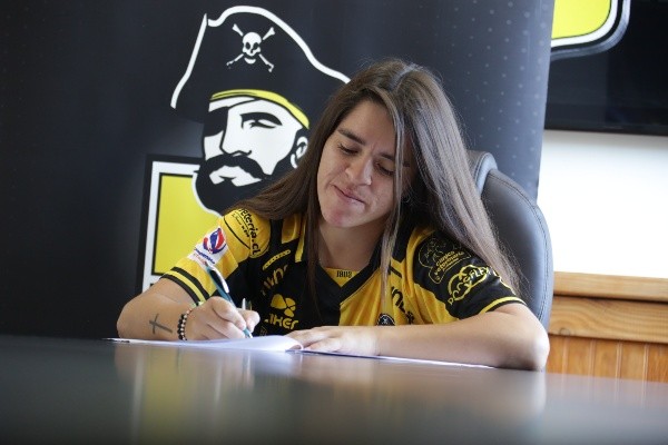 Julio tendrá su primer paso por las Piratas pese a ser jugadora local. | Coquimbo Unido