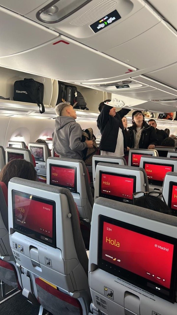 Joan Cruz en el avión rumbo a España