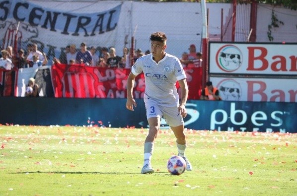 Thomas Galdames se adapta al intenso fútbol argentino. | Foto: Instagram