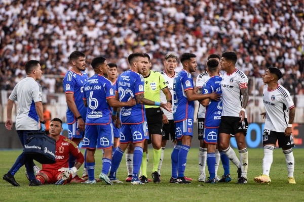 A ratos se puso áspero el partido entre Colo Colo y la U (Agencia Uno)