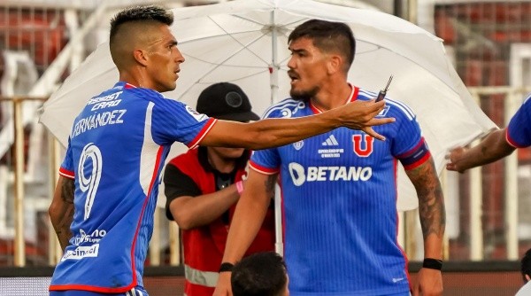 Las bengalas y la cortapluma en el Superclásico dejan a Colo Colo sin hinchas por tres fechas. Foto: Guille Salazar, RedGol.