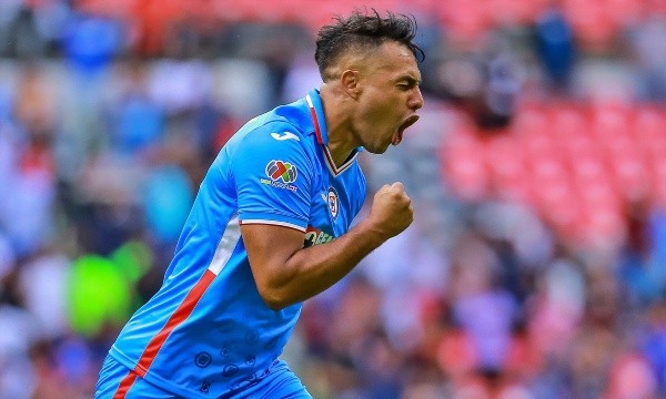 Iván Morales ha convertido apenas un gol en el Cruz Azul. | Foto: Getty Images.