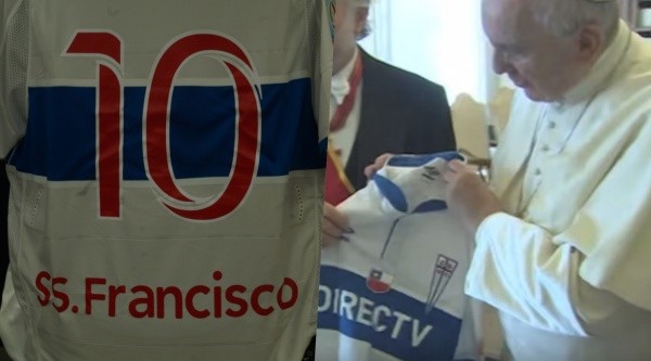 La UC le envió una camiseta al Papa Francisco.