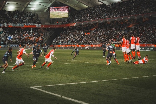 Alexis Sánchez anotó un golazo de tiro libre en el triunfo del Marsella. Foto: Comunicaciones OM.
