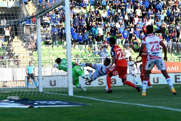 Copiapó tuvo dos goles anulados por fuera de juego ante la U. Foto: Agencia Uno