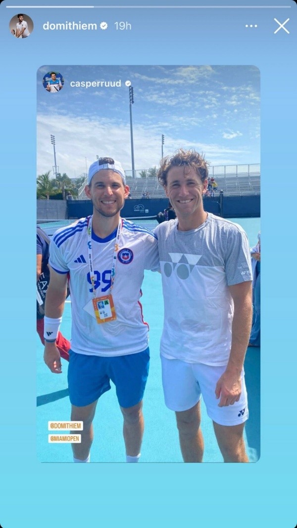 Dominic Thiem entrenó con Casper Ruud en la previa del Masters 1.000 de Miami, y lo hizo con la camiseta alternativa de Chile. | Foto: Instagram
