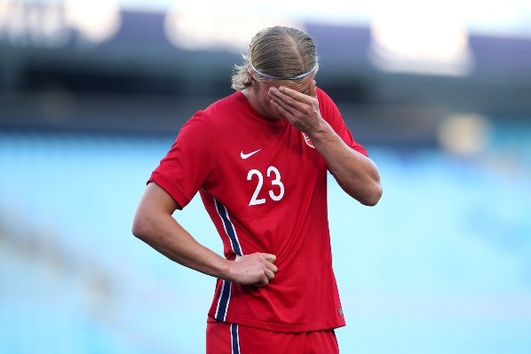 Haaland está muy afectado por no poder acompañar a Noruega en el arranque de las Eliminatorias para la Eurocopa 2024. | Foto: Getty
