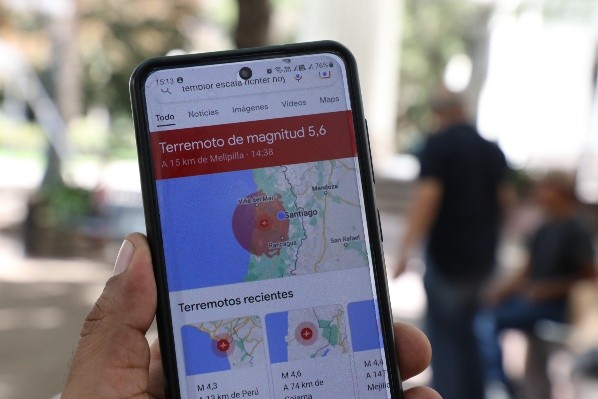 El sismo incluso generó que algunos celulares activaran sus alarmas. Foto: Agencia Uno