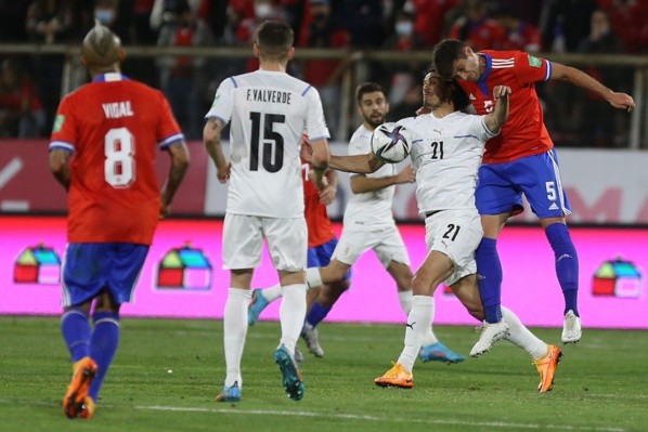 Chile vuelve a enfrentar a Uruguay tanto en el inicio como en el final de las eliminatorias. Foto: Agencia Uno