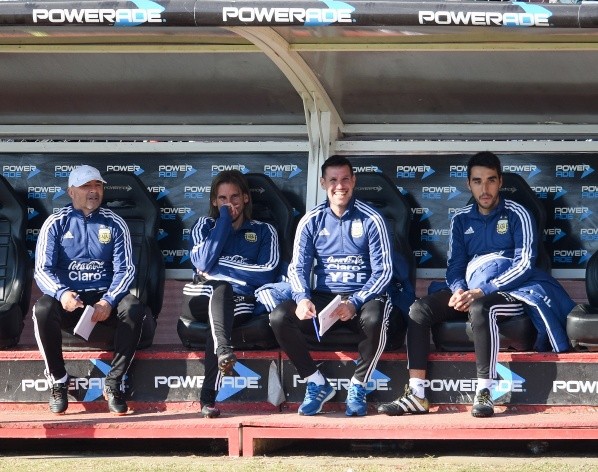 Jorge Sampaoli como DT de Argentina, acompañado de Sebastián Beccacece, Nicolás Diez y Paqui Meneghini. (Getty Images).