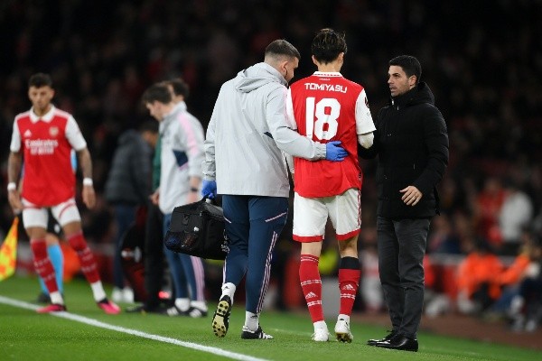 Así salió de la cancha el japonés Takehiro Tomiyasu, defensor del Arsenal. (Getty Images).