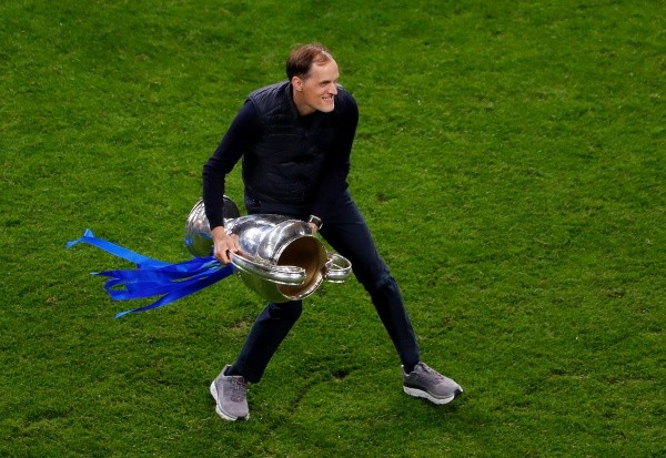 Thomas Tuchel con el trofeo de la Champions League que conquistó junto al Chelsea. (Getty Images).