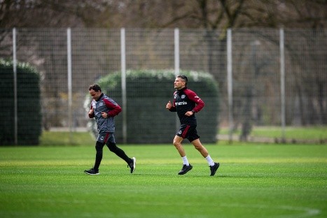 Charles Aránguiz retorna a los entrenamientos en el Leverkusen. Foto:@bayer04leverkusen