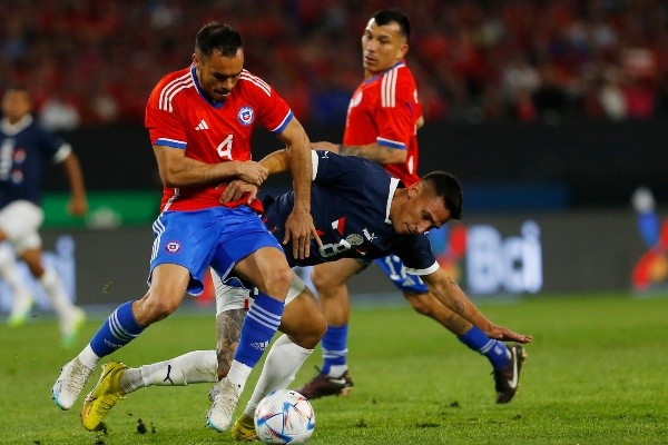 Gabriel Suazo en acción durante el amistoso que la Roja le ganó a Paraguay. (Getty Images).