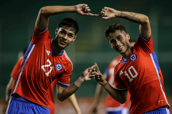 Darío Osorio y Lucas Assadi no pudieron hacer que la Roja de Patricio Ormazábal ganara un cupo en el hexagonal final del Sudamericano Sub 20. (Comunicaciones ANFP).
